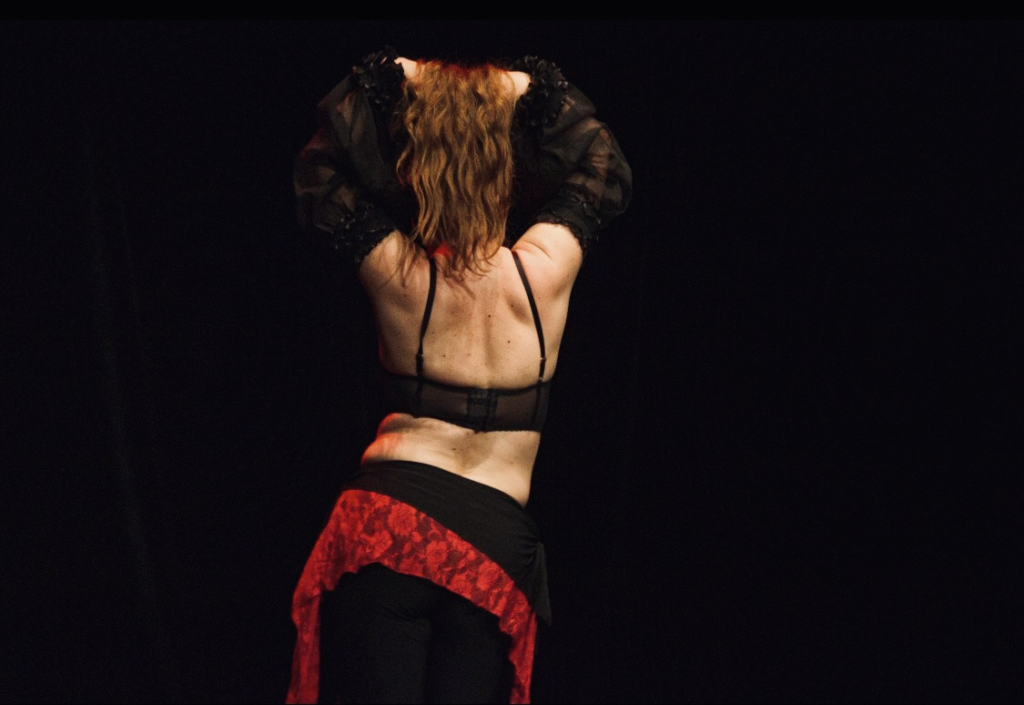 Bauchtänzerin Kyra im Dark Fusion Bauchtanz