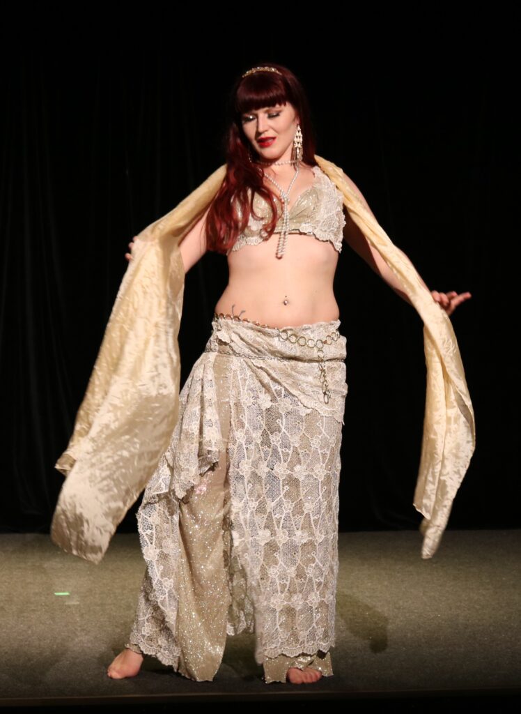 Burlesque von Bauchtänzerin Nasrin Al Shahar