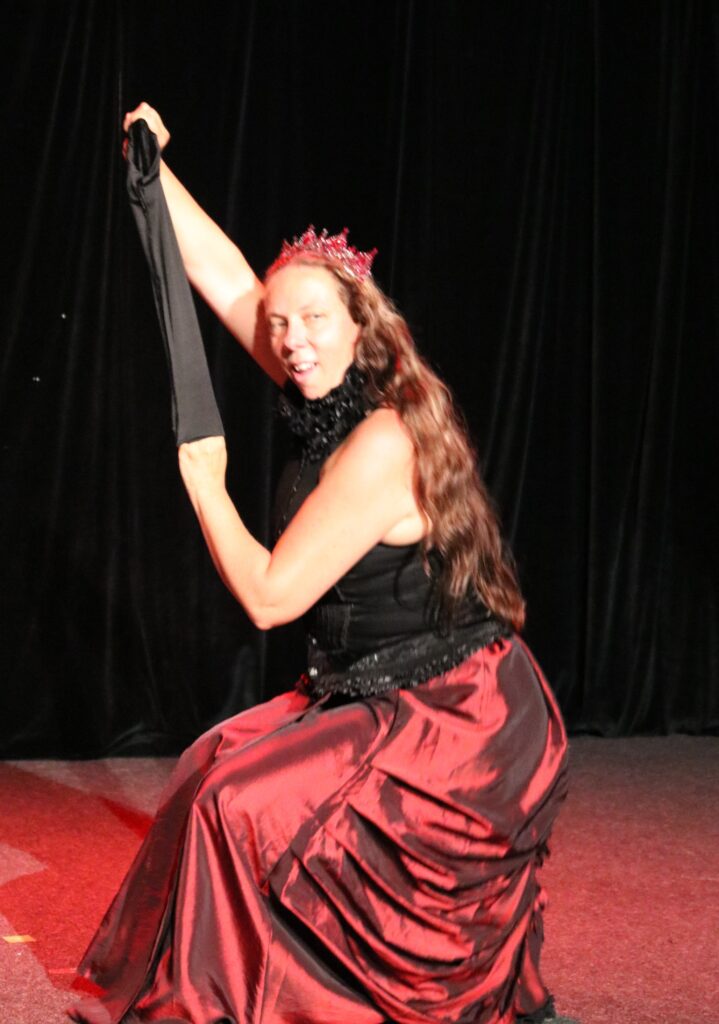 Burlesque von Bauchtänzerin Black Swan