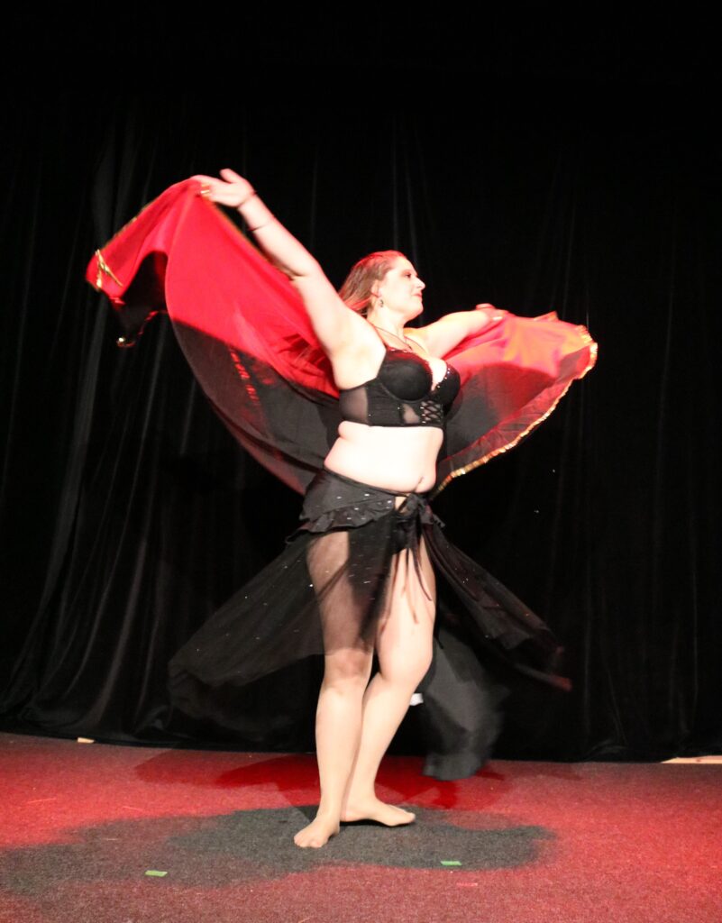 Burlesque von Bauchtänzerin Yvesque