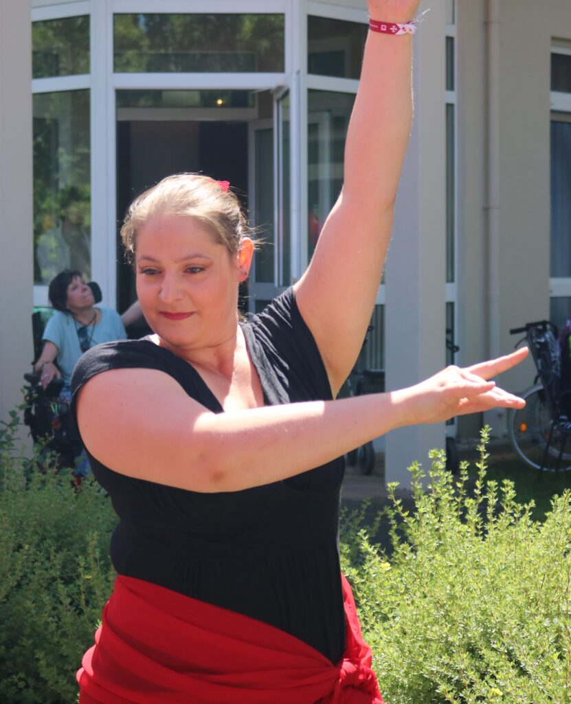 Bauchtänzerin Yvesque im Flamenco