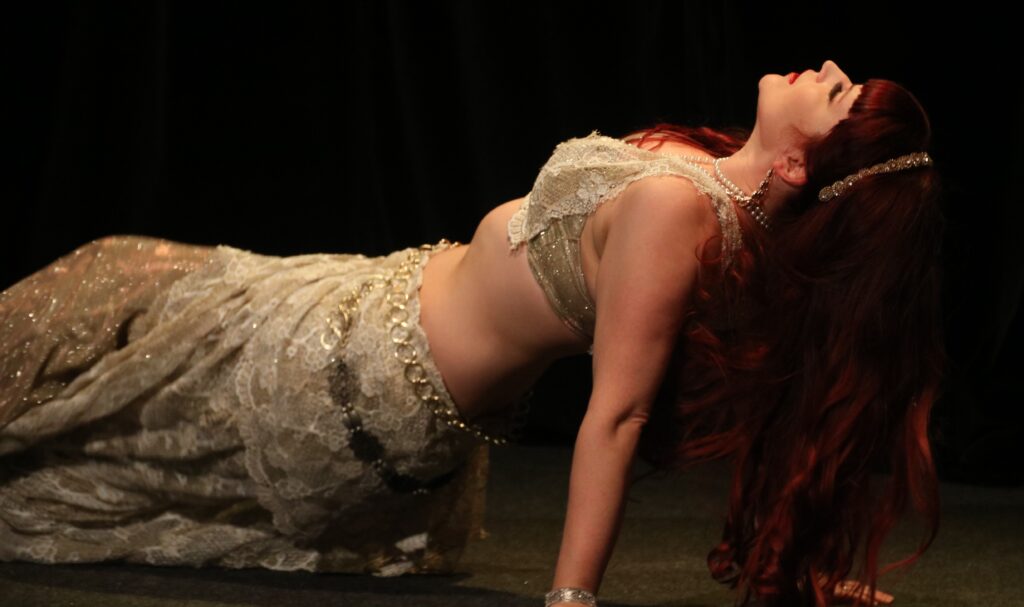 Burlesque von Bauchtänzerin Nasrin Al Shahar
